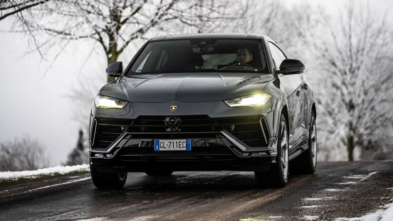 Lamborghini Urus - фото салона, новый кузов